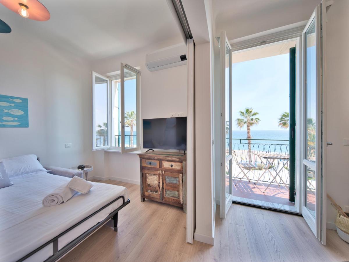 Medusa Apartment - Lungomare Finale Ligure Eksteriør billede